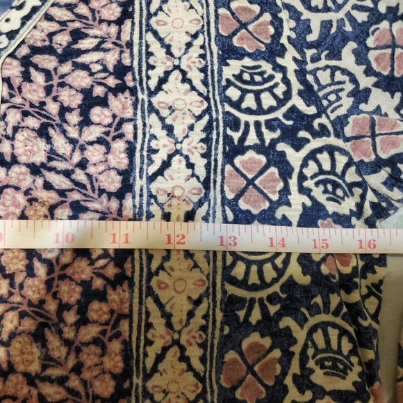 Lucky Brand 3/4 Sleeve graphic top - Picture 3 of 7